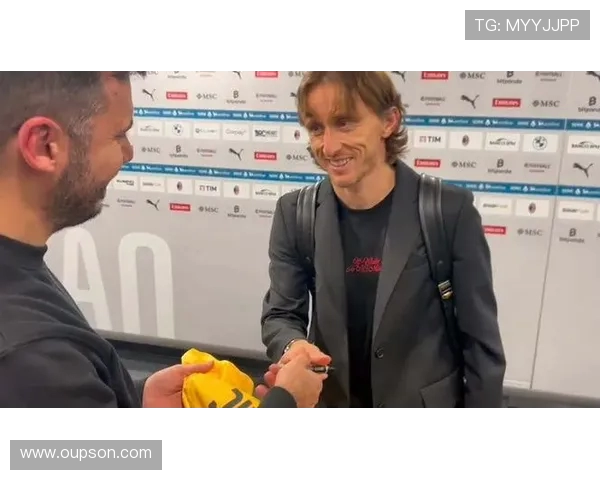 跟队记者称洛夫图斯奇克已参与米兰全队合练并有望在近期复出比赛 跟队记者称洛夫图斯奇克已参与米兰全队合练并有望在近期复出比赛